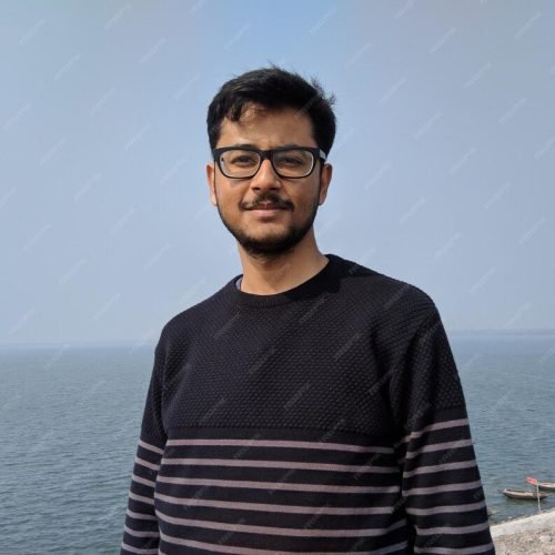 [freepicdownloader.com]-portrait-man…nding-sea-against-sky-medium